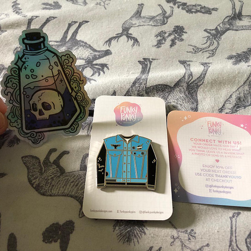 Mid stream today I received some packages 🥺 I freaking lovee themm!! 🥰💖🤩 I was so hyped mid stream! 💖💖💖

Eddie’s Jacket Pin &...