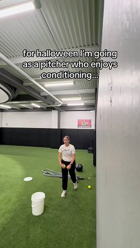 What do I even wear…

#softball #pitchingcoach #softballpitcher #pitchingmechanics #pitching