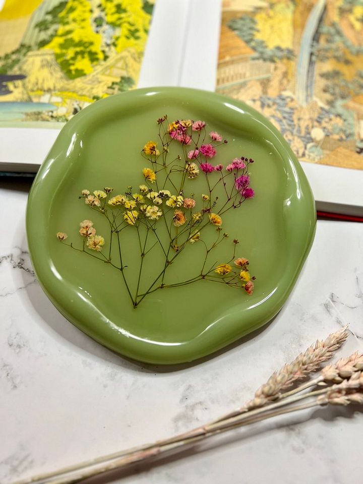 Green Floral Round Modern Resin Tray product image (1)