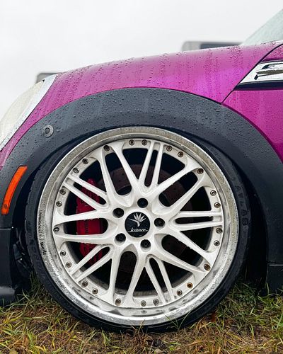 ~ Custom Kränze Floating Center Caps ~ 

I designed these floaters from like 600 miles away. Met up with @that.jcw at the las...