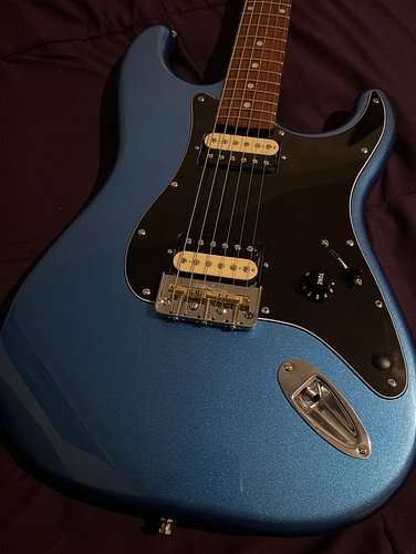 Lake Placid Blue never looked—or sounded—this mean.
This GD Guitars Super S is loaded with a Feral Fang humbucker set, a roas...