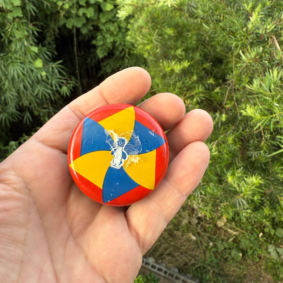 🎎 Vintage Japanese Tin Yo-Yo with Penguin & Pinwheel Design – Showa Era – Japan Antique Roadshow product image (4)