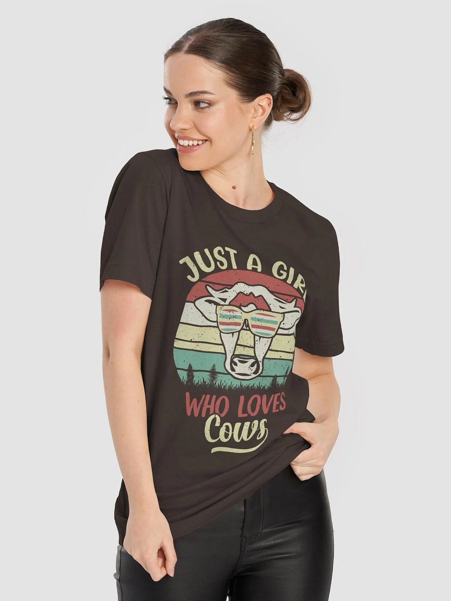 "Just a girl who loves cows" t-shirt product image (2)