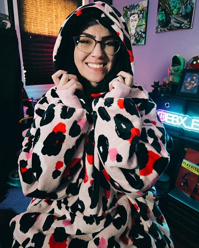 We are LIVE on this Monday! 🚨 We have a special SPONSORED STREAM today! You can get 15% off @the_oodie using my code EBXERIN1...