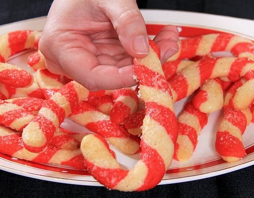 It’s Day 4 of the Bakes of Christmas Past! Why not take a walk down candy cane lane with me and make these amazing candy cane...