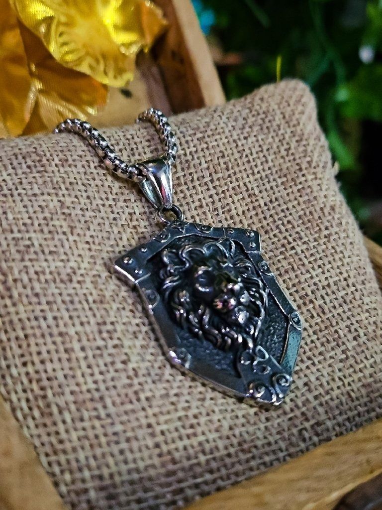 The Armored Kingdom Shield of the Roaring King Necklace product image (2)