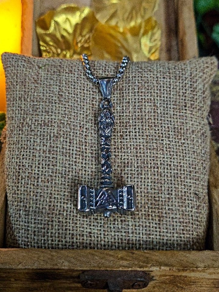 The Armored Kingdom Hammer of the Armored Realm Necklace product image (1)