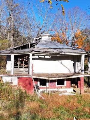 The Famous & Historic Roundhouse #roundhouse #historichome #newriver