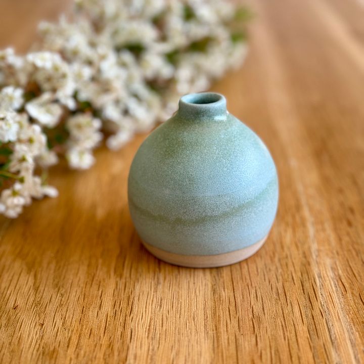 Bud vase product image (1)