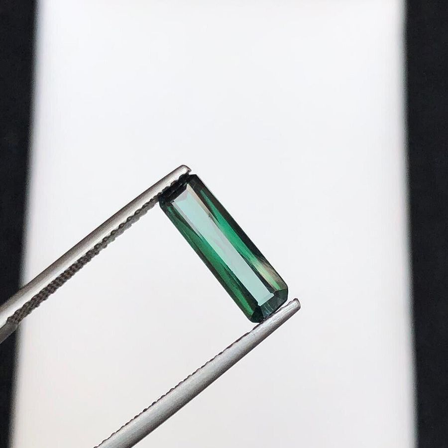 LONG EMERALD CUT CHROME COLOR TOURMALINE GEMSTONE FOR WIRE WRAPPING, 1.75 CRT product image (3)