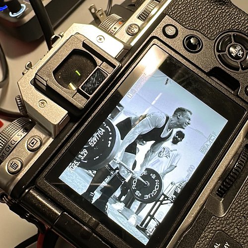 Who loaded the black and white digital film in our cameras?! @eastavebarbell Spring Iron - afternoon session starts at 3pm - ...