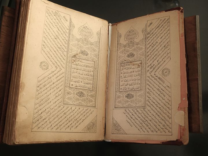 مصحف عثماني طباعة عام 1903 وعلى هوامشه التفسير product image (2)