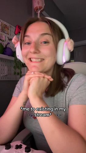 How do I even go back to stream after comments like that? LOL thank god for mods 😅 

#cozygamingcommunity #twitchstreamer #co...