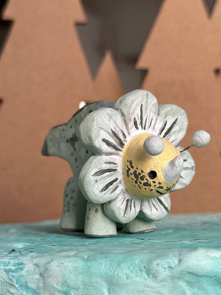 Spring Burst Ceratopsid Ceramic Spill product image (2)