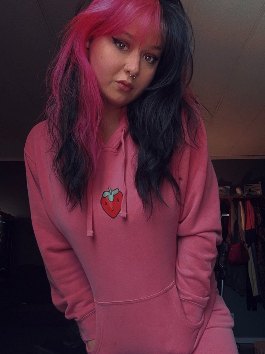 the berry hoodie product image (4)