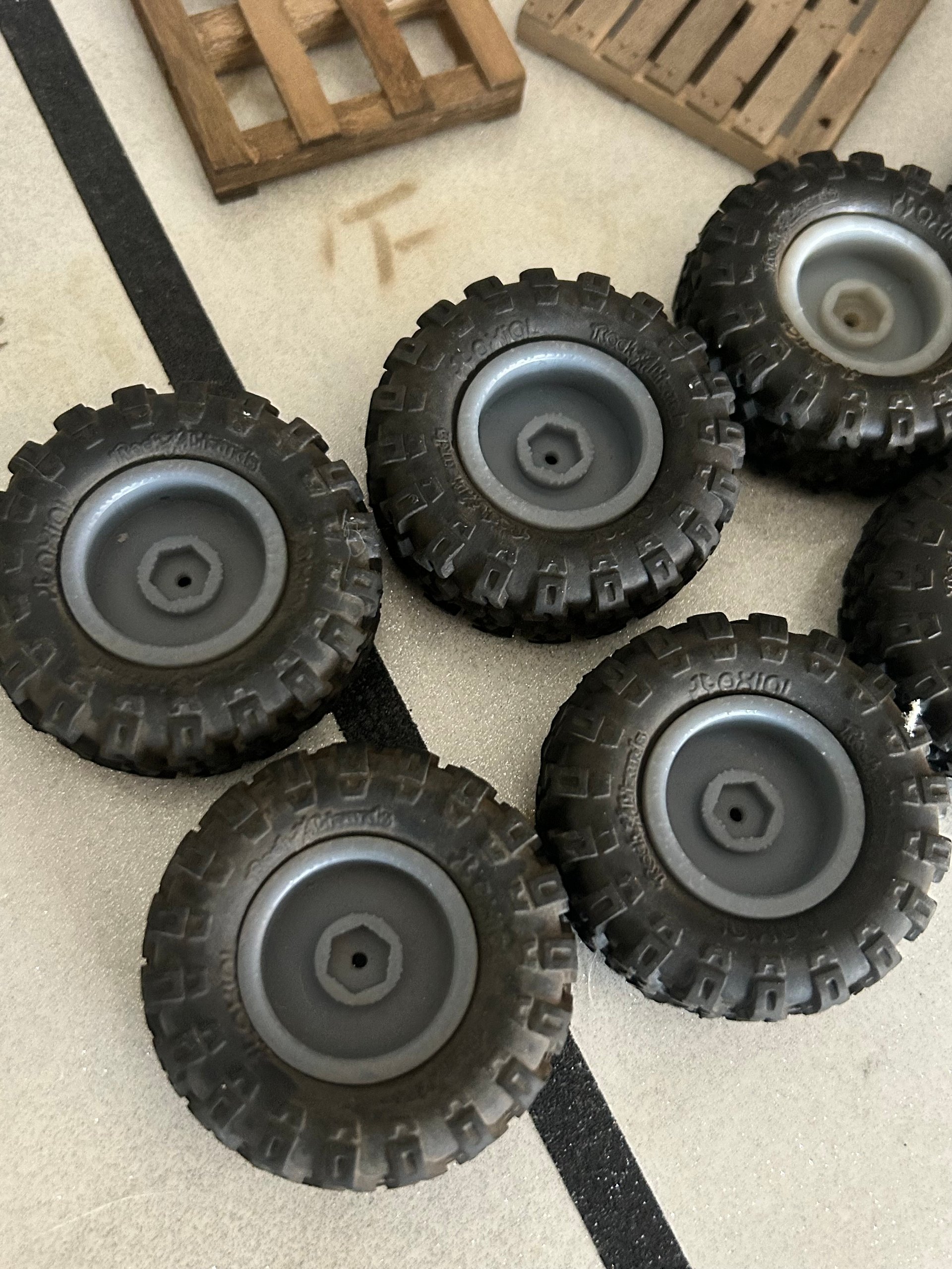 Resin PRINTED wheels / Axial tires product image (5)