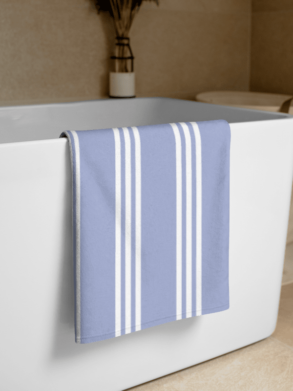 FRESH BLUE WHITE STRIPES TOWEL - Blaue Weisse Streifen Handtuch Küstenchic product image (1)