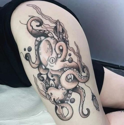 🔮Octopus, finished 🐙
By @chelsea.skye.tattoo
•
•
•
Check out my Socials 
• Twitch • Discord • Twitter • IG • Snapchat • TikTo...