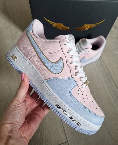 Goedemorgen! Tijd voor een lekker zomer schoentje!
Zou je deze dragen?

#airforce1 #chickmakesCustomKicks #custom #customized...