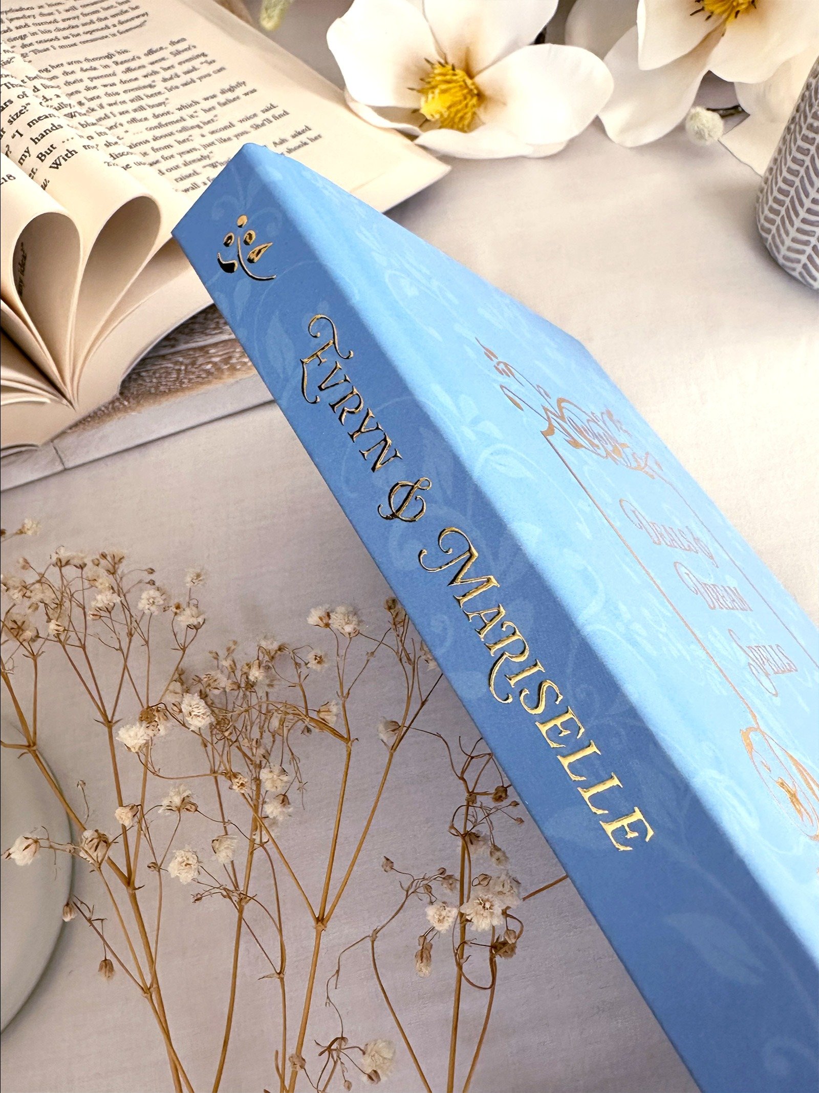 (US) Deals & Dream Spells - Hardback Special Edition product image (7)