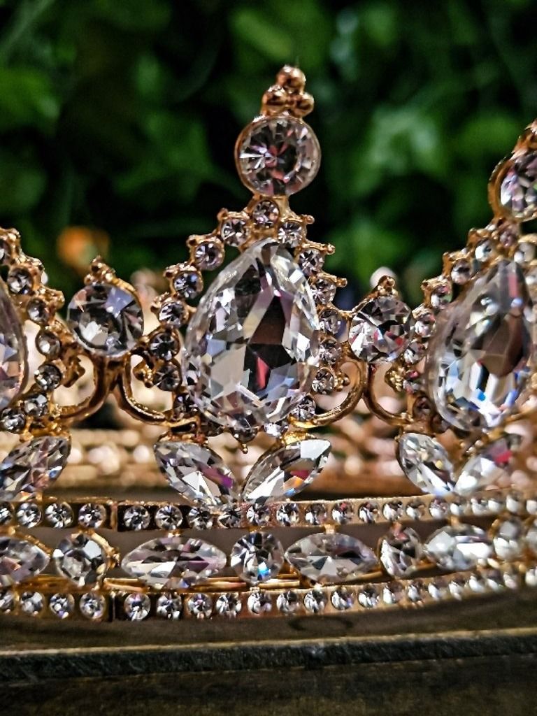 The Armored Kingdom Pearl White Crown (Gold) product image (2)