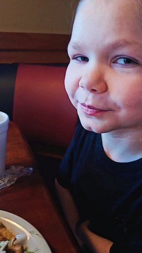 Ana's eyes were bigger than her stomach. 🐴 Horsey eyes my mom always called it. 🤣 This little diner was GOOD! It's been a lon...