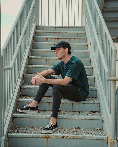 swipe for a surprise.😂 #photographer #model #wevibin