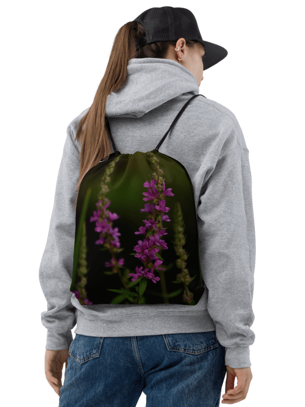 Rucksackbeutel mit Kordelzug - Violette Blüten vor dunklem Hintergrund product image (2)
