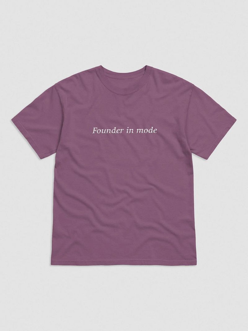 Founder in mode tee