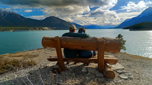 Another exciting adventure in our cabin series as we delve into the beauty of Abraham Lake, spending two nights at the stunni...