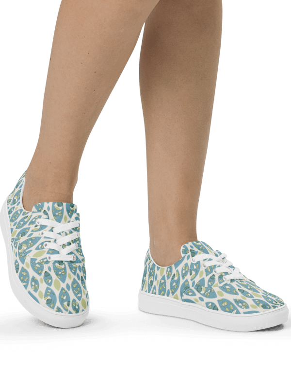 Chilly Summer | Women's Lace-Up Canvas Shoes product image (2)