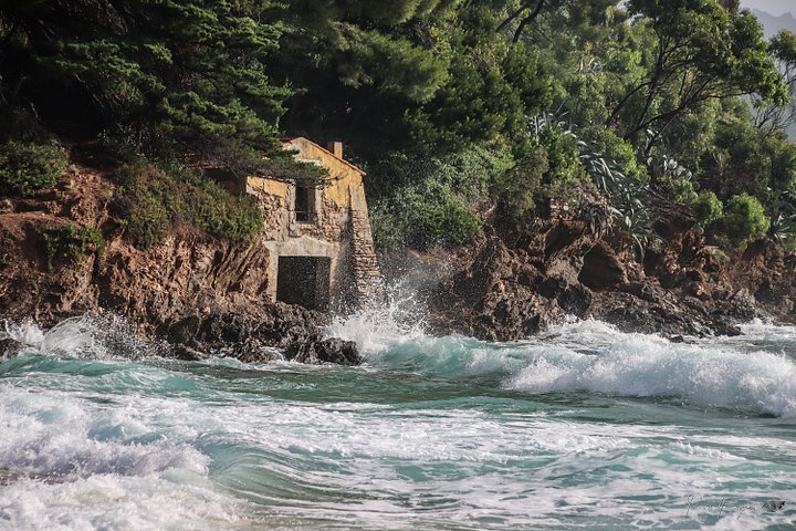 Fine Art Photography - Limited Edition - Seaside Hut, Pramousquier Beach, "Battling Time" product image (1)