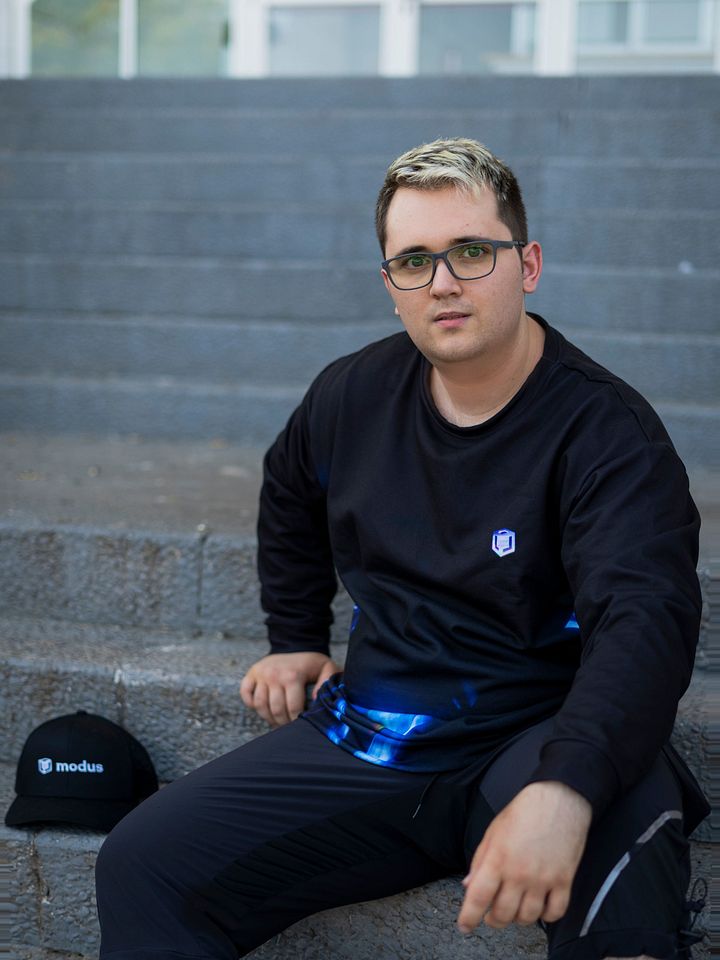 nova// sweatshirt (black) product image (2)
