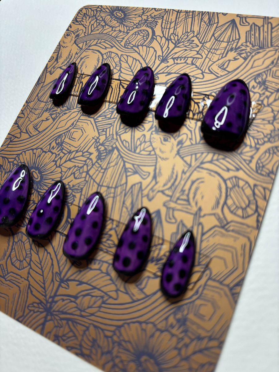 Handpainted 'Polka Dot Nylon Stockings' Press On Nails product image (3)