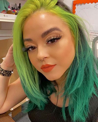 Hi, happy Sunday. I hope you all have an amazing week 
#pinkyboicourt #selfie #greenhair #neongreenhair #pravana #iroiro #iro...