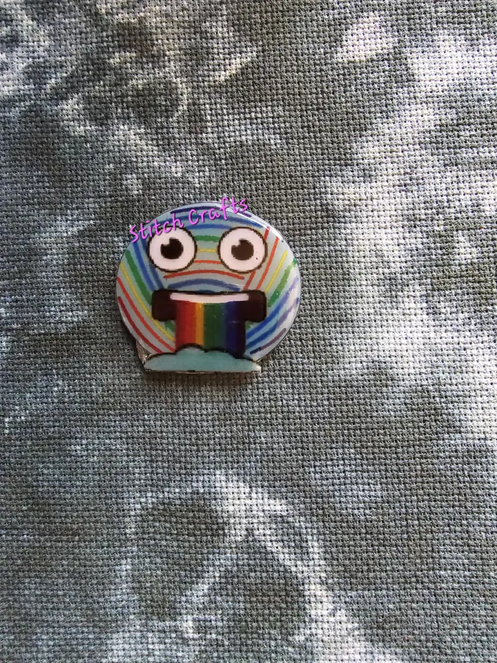 Rainbow Yarn Ball Minder product image (1)