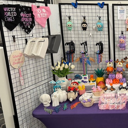 ✨ Welcome to Prints Charming Creates! and @pawsitively.pink ✨
From adorable earrings to colorful 3D-printed goodies, every pi...