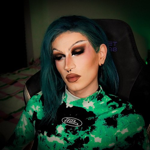 One Look, Give Em WHIPLASH ⛓️🦾
-
Tis the Lean Green Drag Machine 💚
-
Eyes: @morphebrushes
Brows: @nyxcosmetics_uk 
Base: @mac...