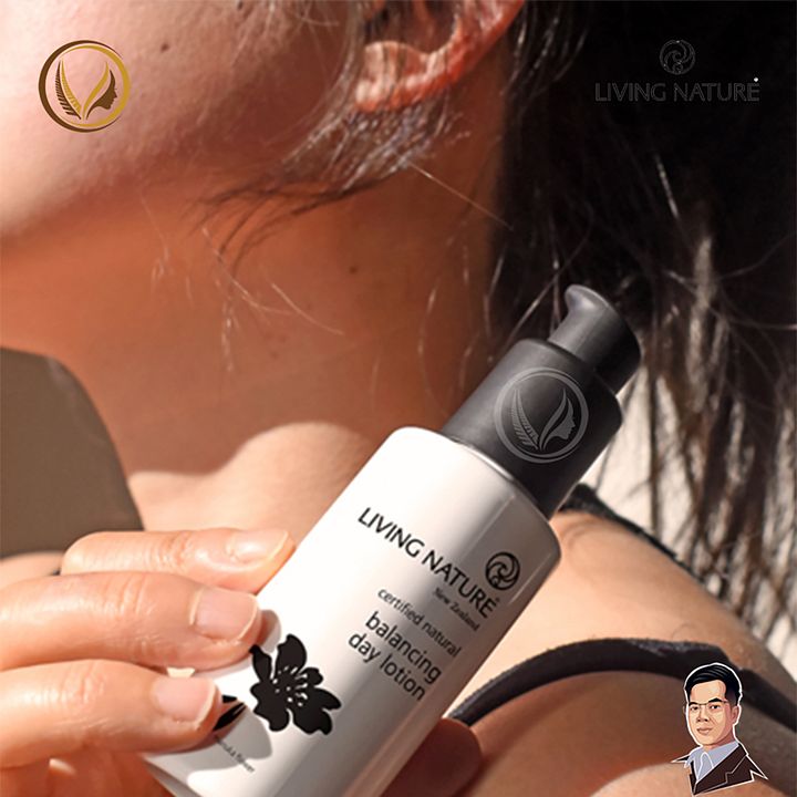 Lotion dưỡng ẩm ban ngày da dầu mụn Living Nature Balancing Day Lotion 60ml product image (2)