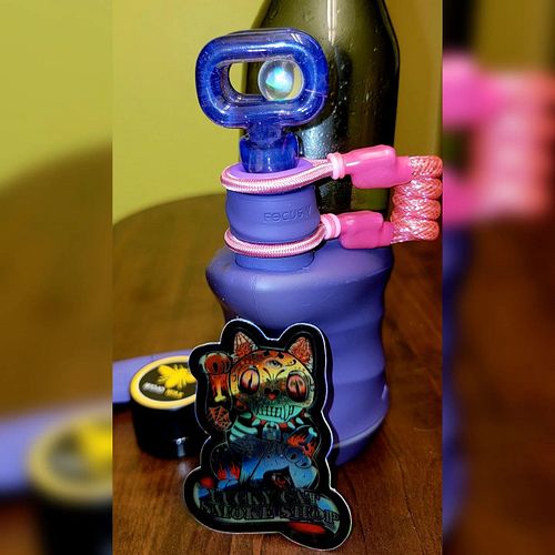 Huge shoutout to @luckycatsmokeshop for getting me setup with this gorgeous joystick carb cap from @jngstudios !! W/ the @tuf...