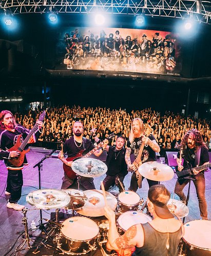 5 shows down, 3 more to go! Fun Times. Grateful for every moment 🤘🔥 

Come see @combustion96 open for Bruce Dickinson:

09/01...