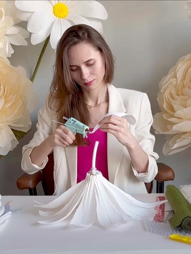 DIY Giant Paper Daisy: Templates + 10 Sizes Measurements Chart + Video Tutorial product image (2)