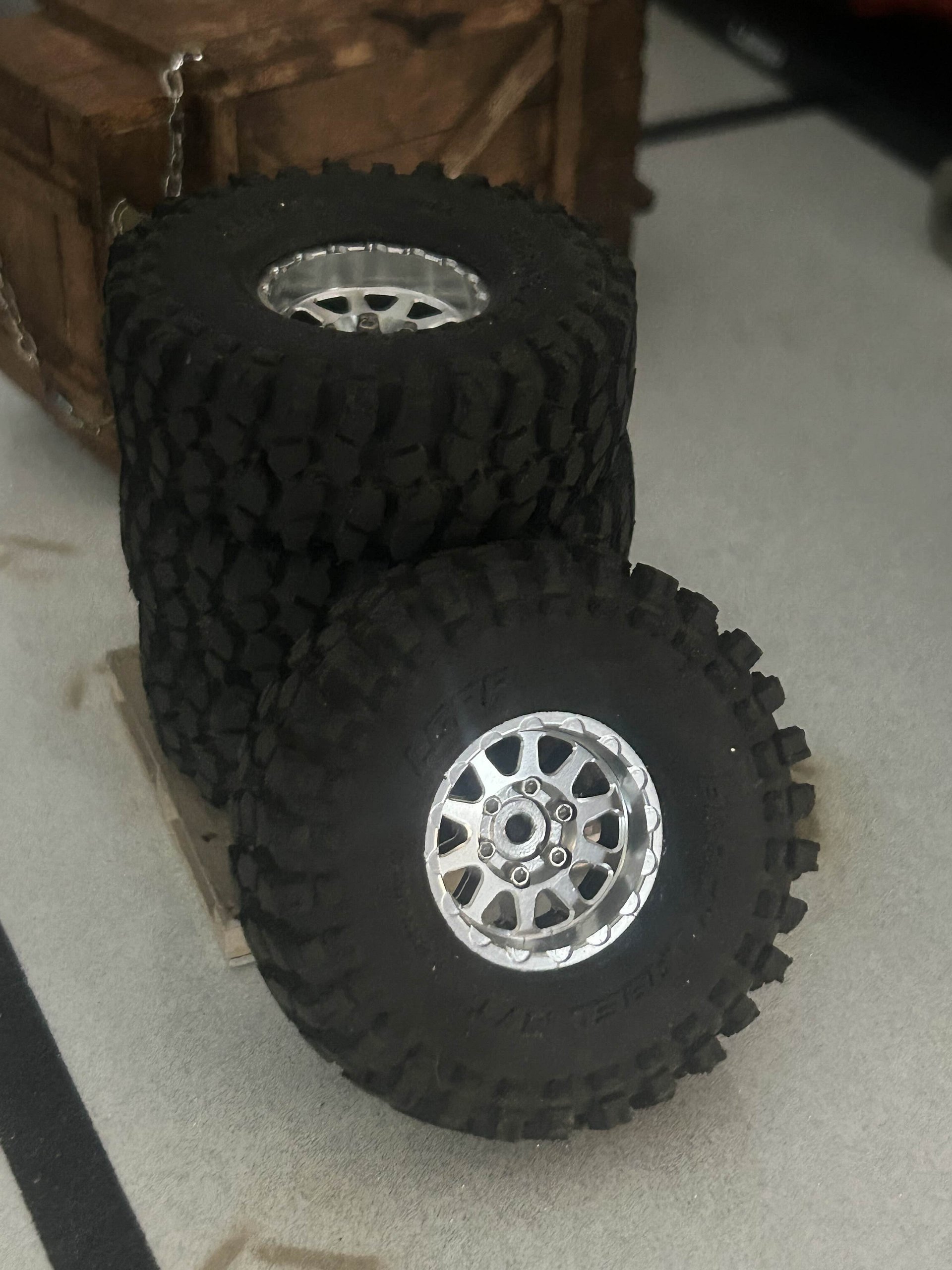 Robskii wheels / LGRP tires product image (1)