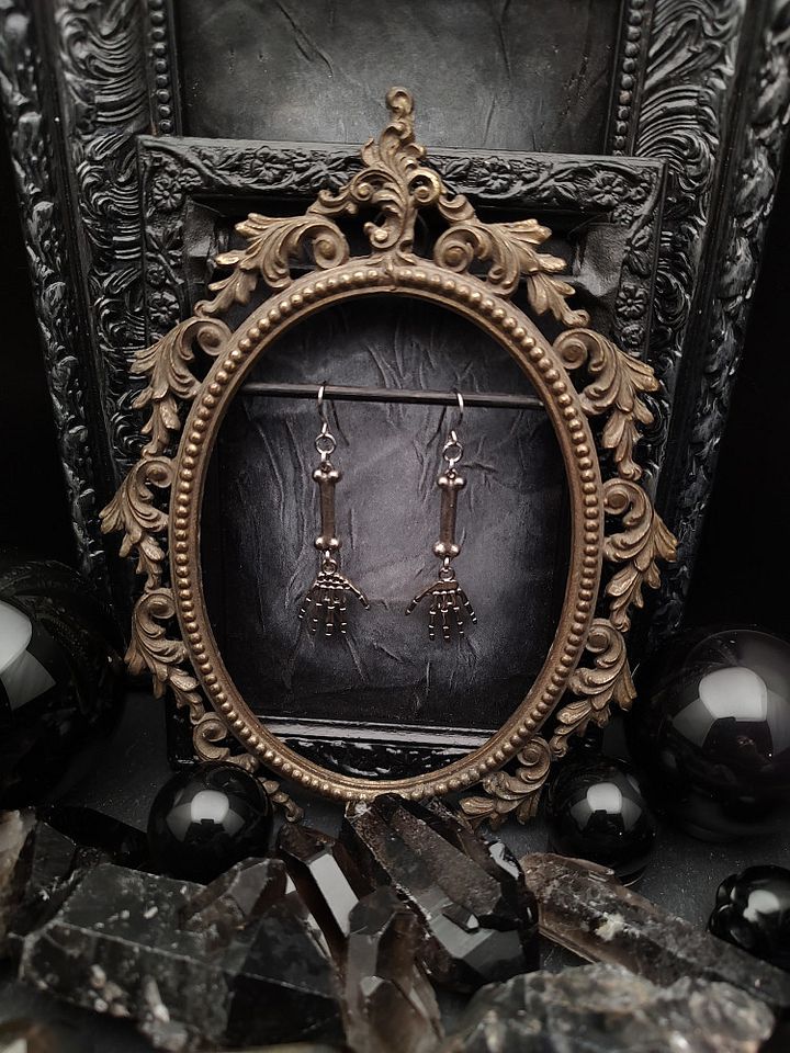 Earrings Gothique - The Grabbing Hands product image (2)
