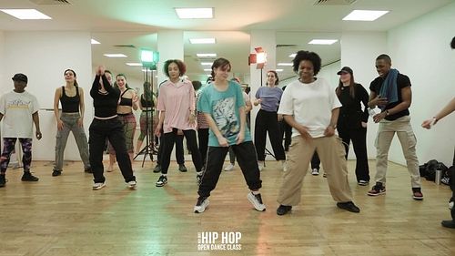 Sparking up the dance floor with double the energy and double the fun! 💃🕺

1 - shin & @callmeyelena_ @cinziaquartana & @maula...