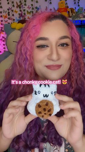Meet chonky cookie cat 🍪🐱 What do you think of it? 😻
.
.
.
.
.
#crochetersofinstagram #crocheter #crochetplushie #crochetcat ...