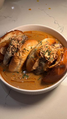 On a rain-soaked evening, I checked out Boston’s number 1 ranked burger on @beli_eats It comes from @blackrubycambridge a Tha...