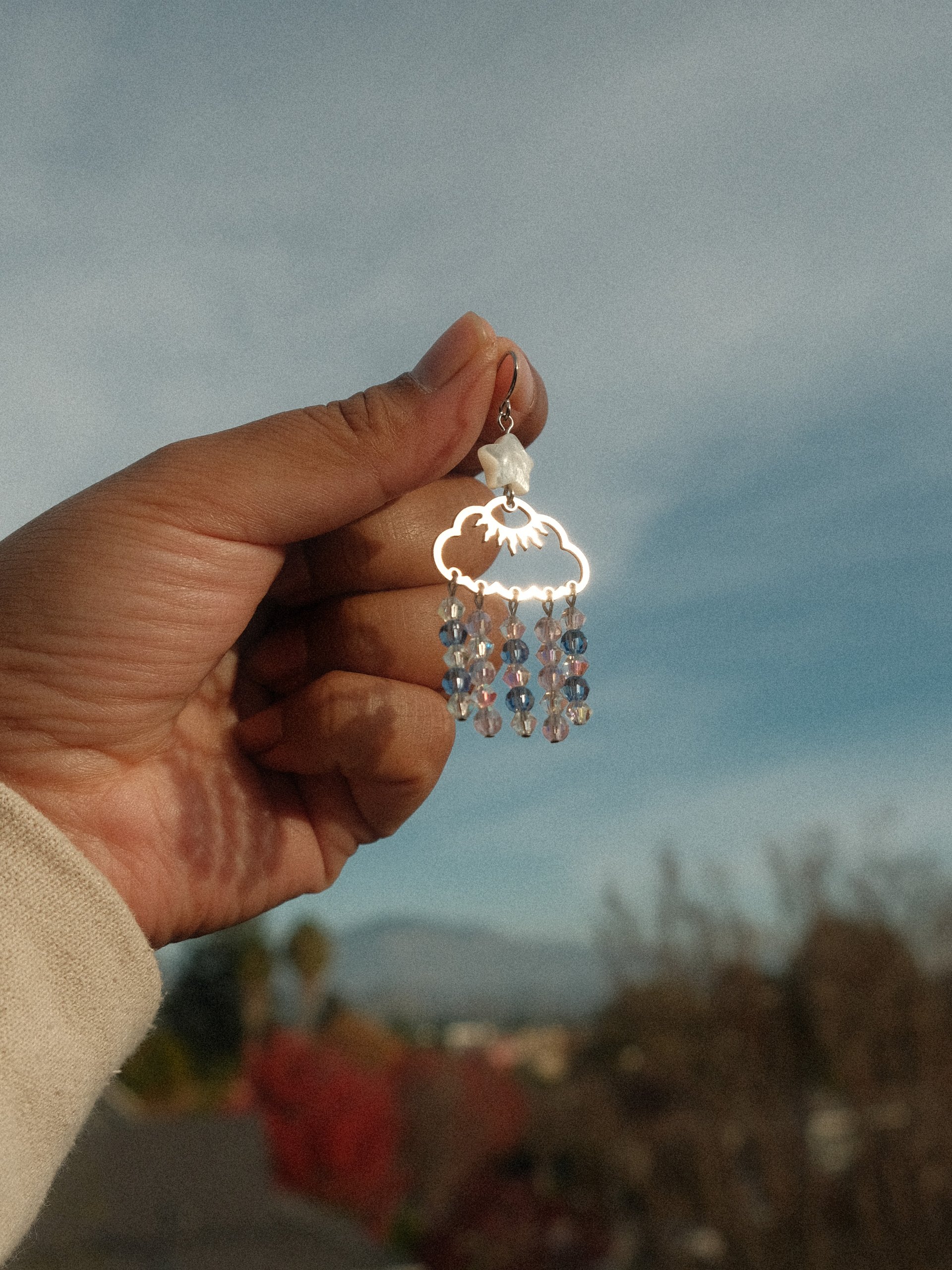 Mother-of-pearl cloud earrings product image (1)