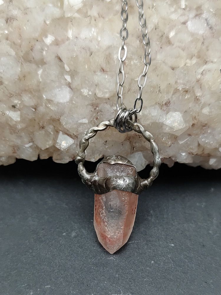 Sorcery Talisman - Blood Phantom QTZ product image (7)