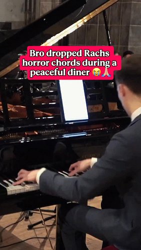 Rach during dinner, what could go wrong 😃
.
#pianomusic #pianomemes #livepiano #livemusic #rachmaninov